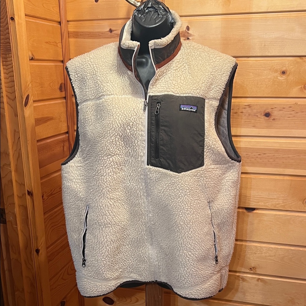 Patagonia Cream Sherpa Fleece Vest with Gray Chest Pocket